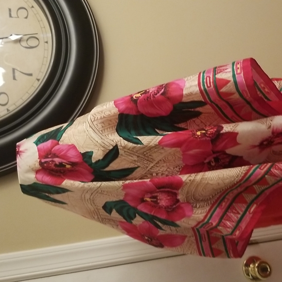 Beautiful silk Oscar De La Renta Studio Scarf - Picture 7 of 8